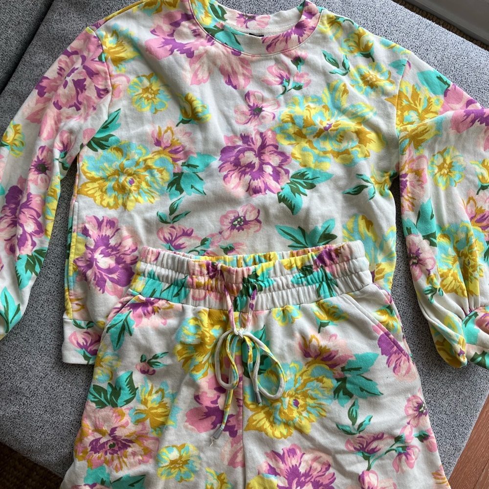 Who What Wear Floral Sweatshirt and Shorts Set